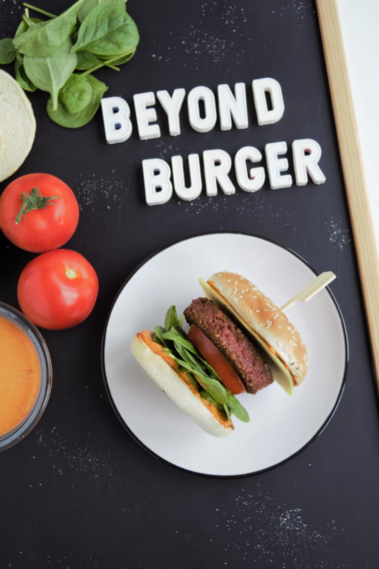 beyond burger, beyond meat, coop, schweiz, hamburger, veganer burger, erbsenprotein, fraujanik