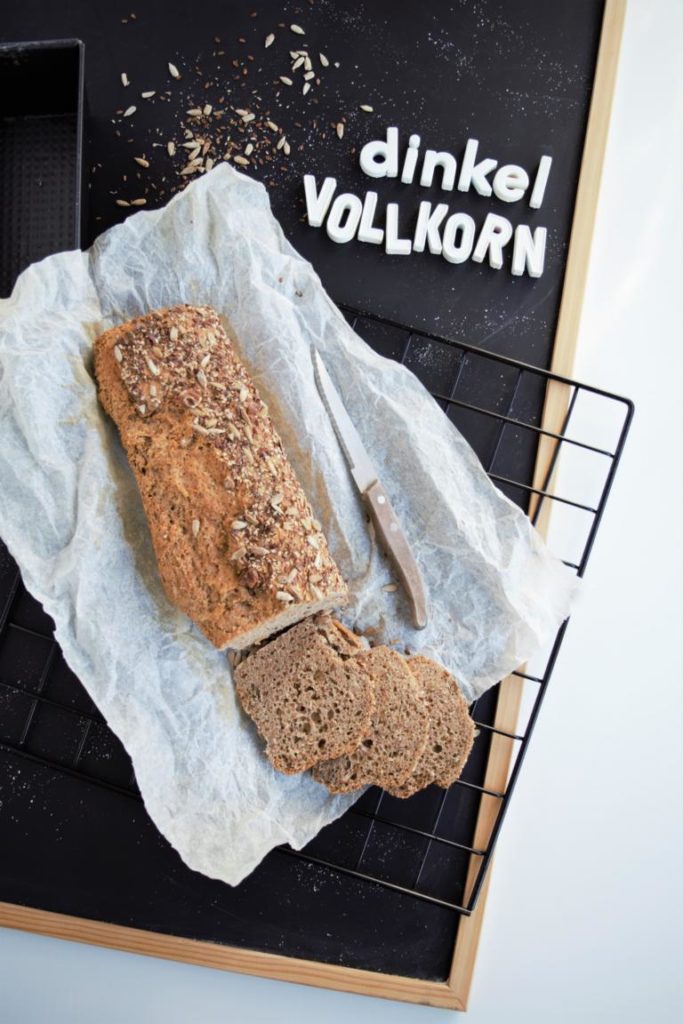 schnelles-dinkelvollkornbrot-ohne-aufgehzeit-frau-janik